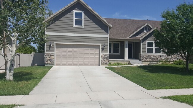 Building Photo - Aspen Pointe Heber Home