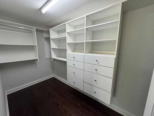 Building Photo - Pensacola - Inverness - 3 bedroom, 2 bathroom