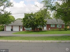Building Photo - 9318 Stuart Ave