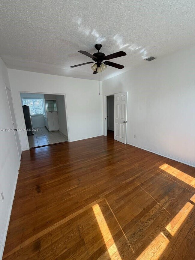 Building Photo - 825 Jefferson Ave