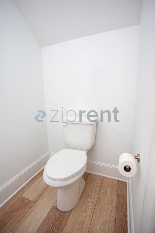 Building Photo - Unit
