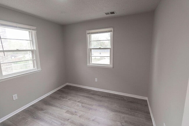Building Photo - 2921 Northland Dr