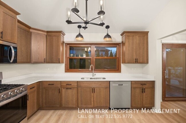 Building Photo - 409 Sara Ave