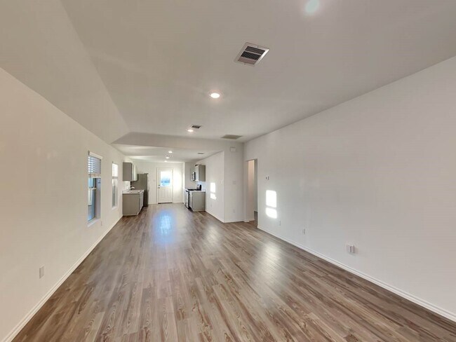 Building Photo - 24110 Mustang Run Dr