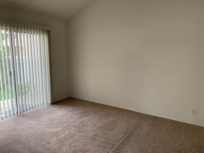 Building Photo - Camarillo Springs Rental now Available