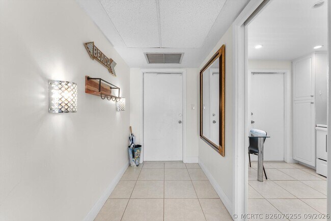 Building Photo - 3051 N Course Dr