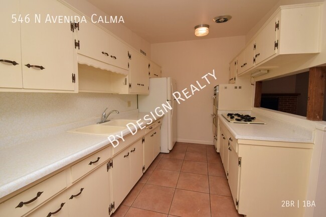 Building Photo - Charming Westwood Hills 2 Bed 1 Bath SFR w...