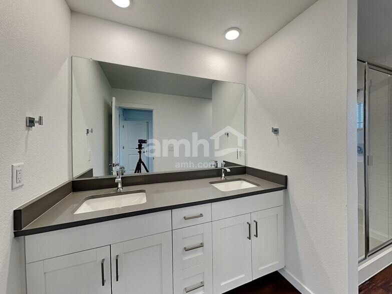 Building Photo - 23624 E 2nd Pl