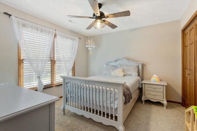 Building Photo - Home For Rent Bellevue.