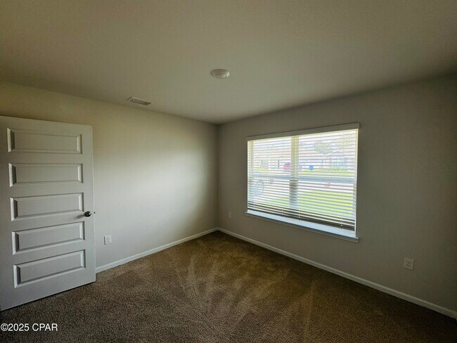 Building Photo - 4011 Silver Spur Rd