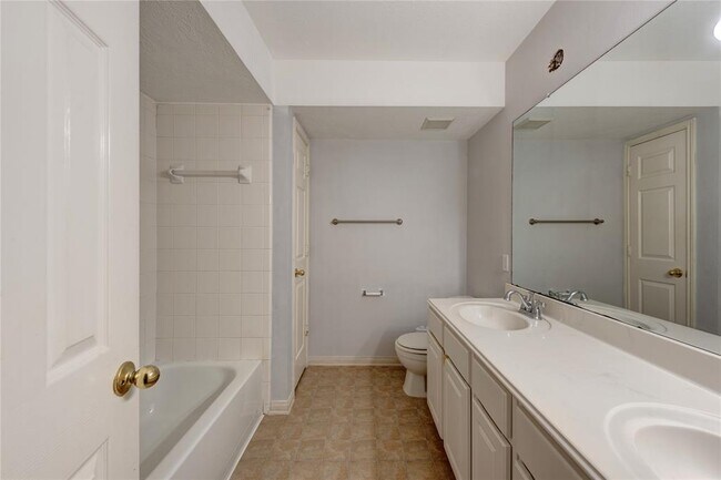 Building Photo - 2306 Millerton Ln