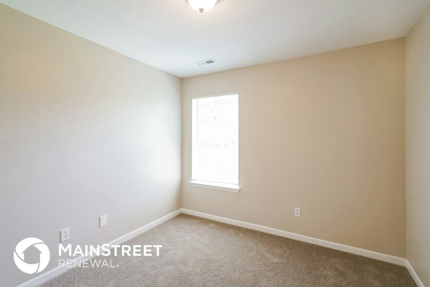 Building Photo - 6104 Bentwood Dr