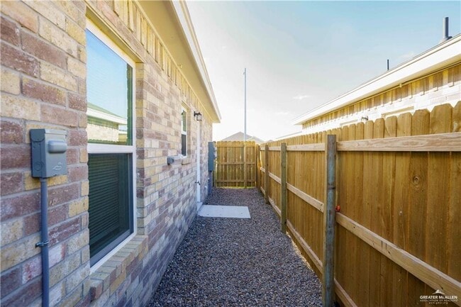 Building Photo - 22 Hiawatha Dr