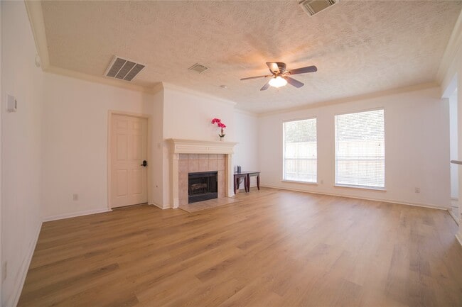Building Photo - 10035 Magnolia Way