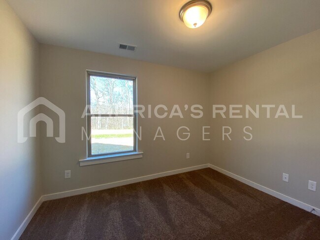 Building Photo - Home for Rent in Talladega, AL! View with 48 Hours Notice!