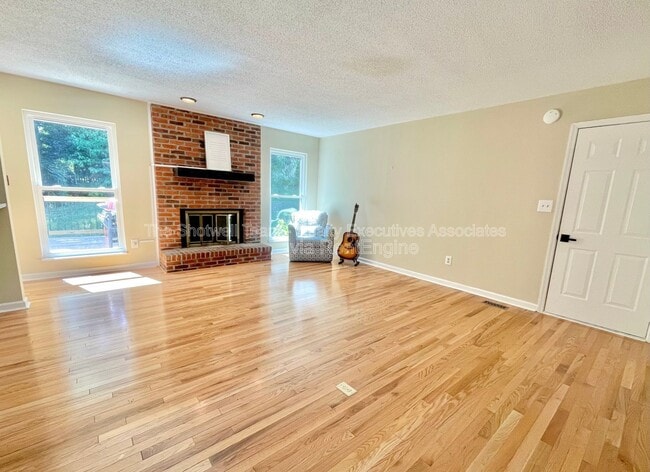 Building Photo - 1363 Wenlock Rd