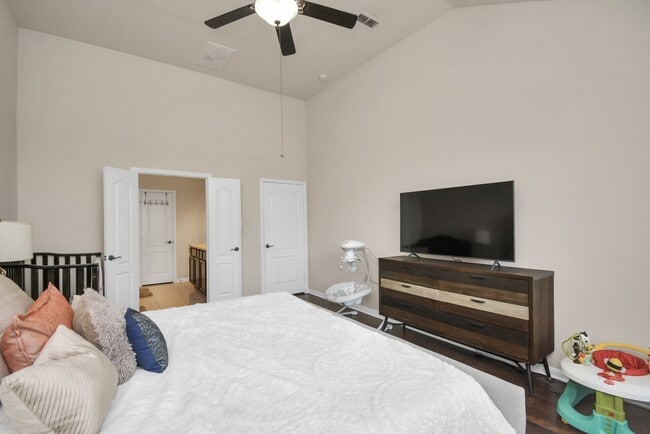 Building Photo - 17510 Woodfalls Ln