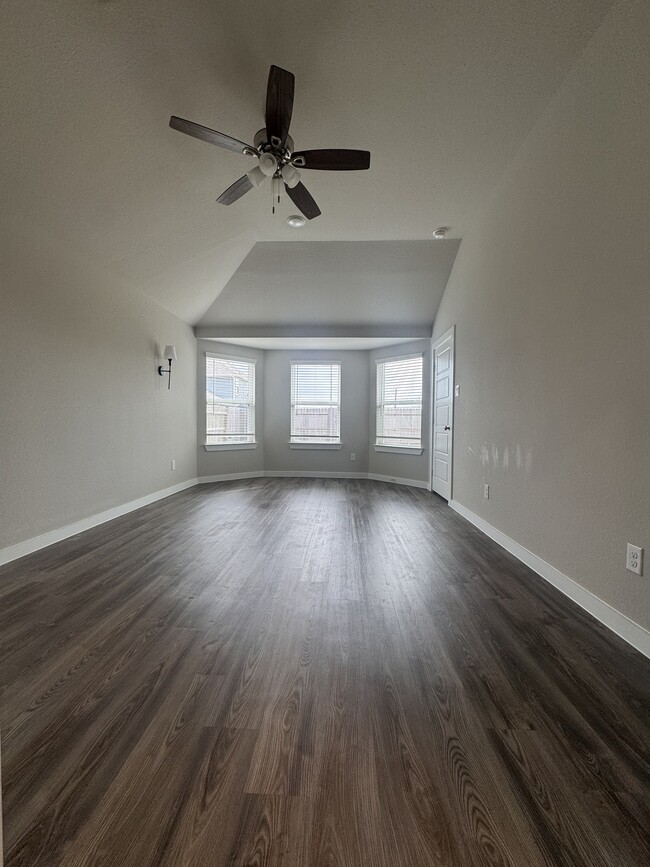 Building Photo - 5017 Evergreen Dr