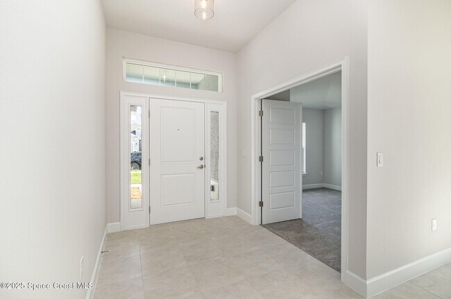 Building Photo - 2482 Carrick St