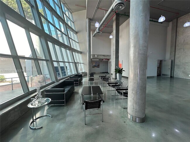 Building Photo - 3029 NE 188th St