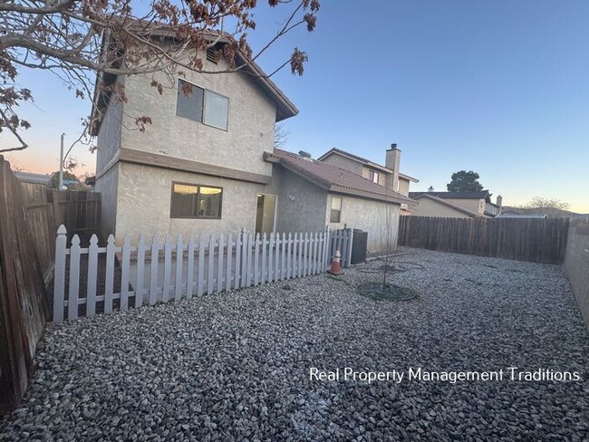 Building Photo - Beautifully redone 4 + 3 Palmdale home!