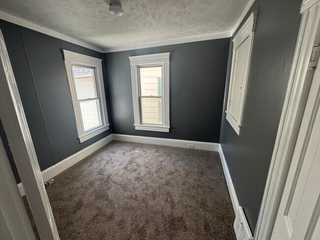 Building Photo - 2048 W 95th St