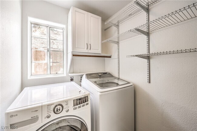 Building Photo - 337 Seine Way