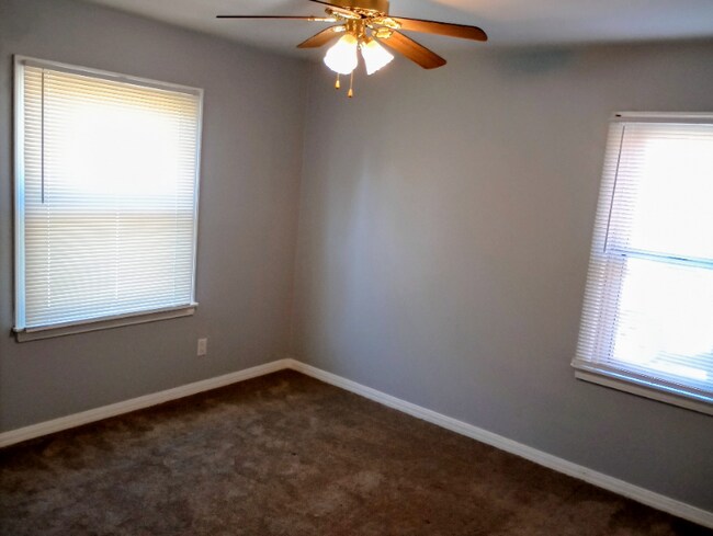 Building Photo - 312 Wilson Dr