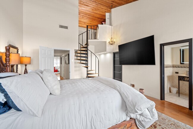 Building Photo - 1005 Bel Air Dr