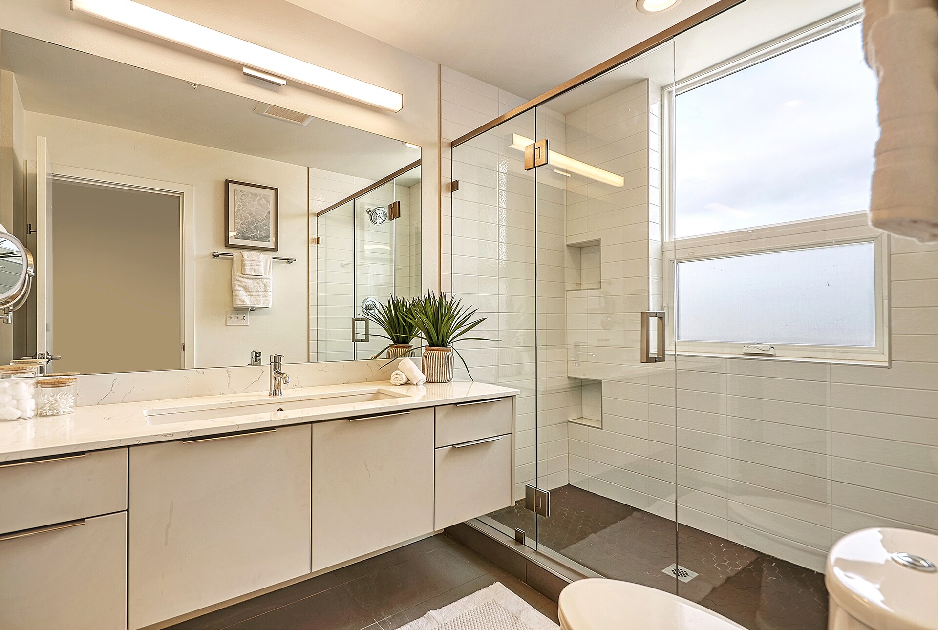 4 piece master bath on suite - 818 N 47th St