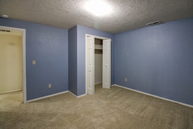 Building Photo - 3200 Lorian Ln SE