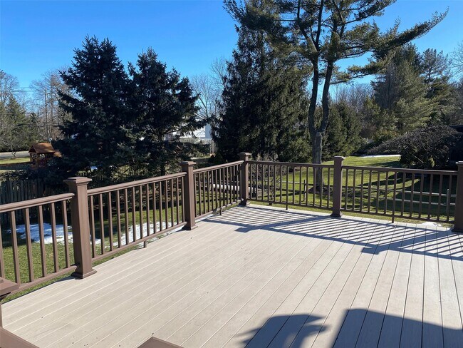 Building Photo - 7 Country Ridge Dr