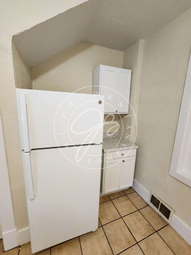 Building Photo - Must See! Fully Updated 3-Bedroom Home in West Toledo