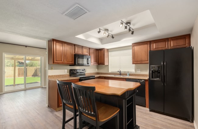 Building Photo - 2215 N Los Altos Dr