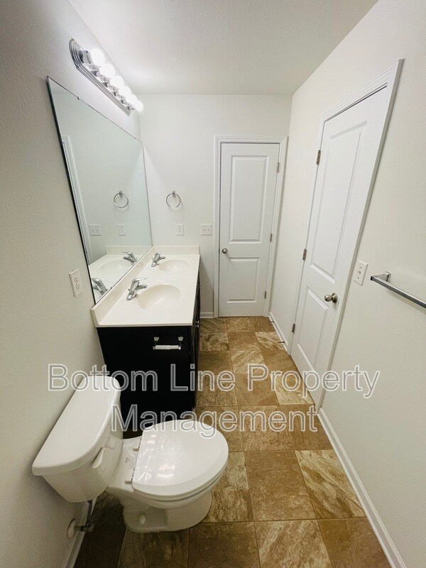 Building Photo - 5316 Park Brook Dr