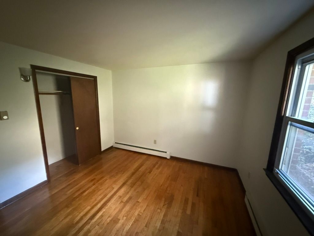 Building Photo - 372 Park St