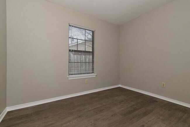 Building Photo - PEPERPORT.3914/3916