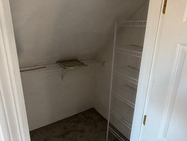 Building Photo - 85 Center St