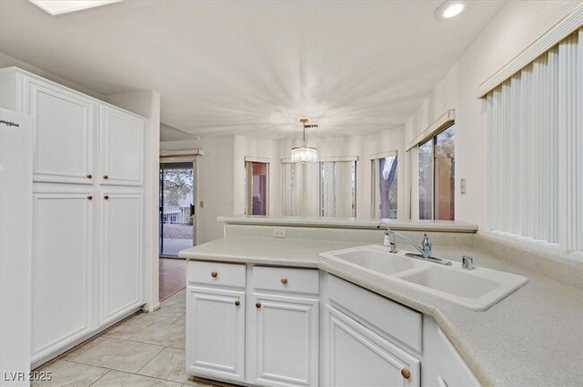 Building Photo - 2832 Dry Plains Dr