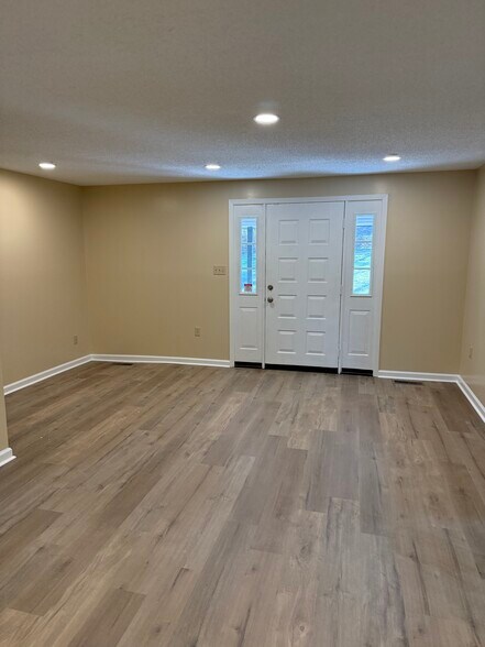 Living room - 10029 Westland Dr