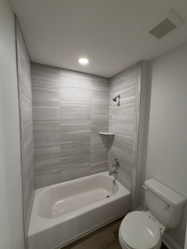 Building Photo - 5631 Fletcher Oaks Dr