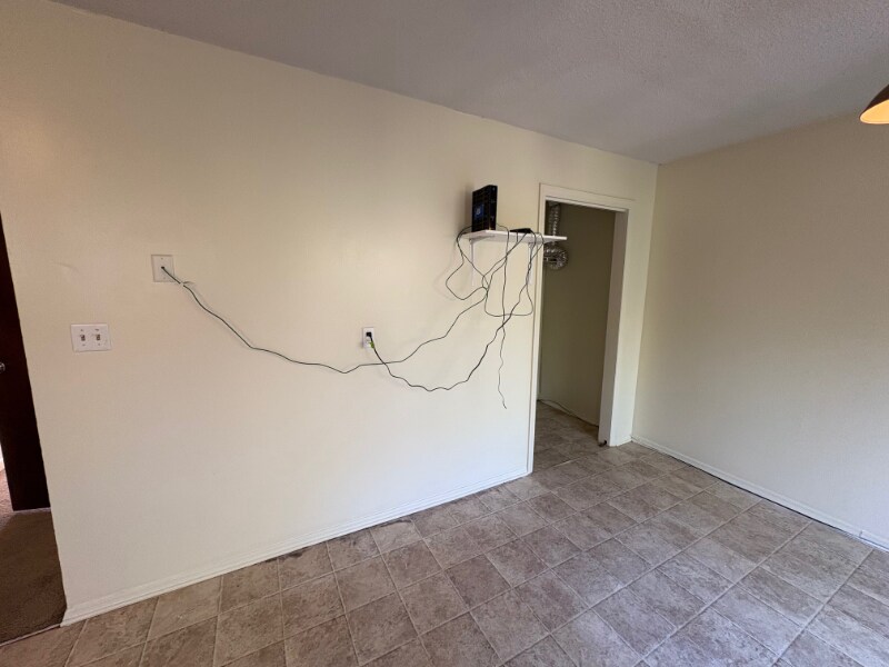 Building Photo - 122 Carriage Pl