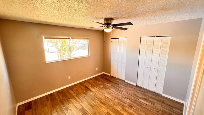Building Photo - NEWLY RENOVATED 3 Bedroom/2 Bath Unit! Was...