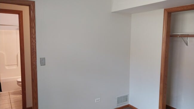 Building Photo - 5420 Hillside Dr W