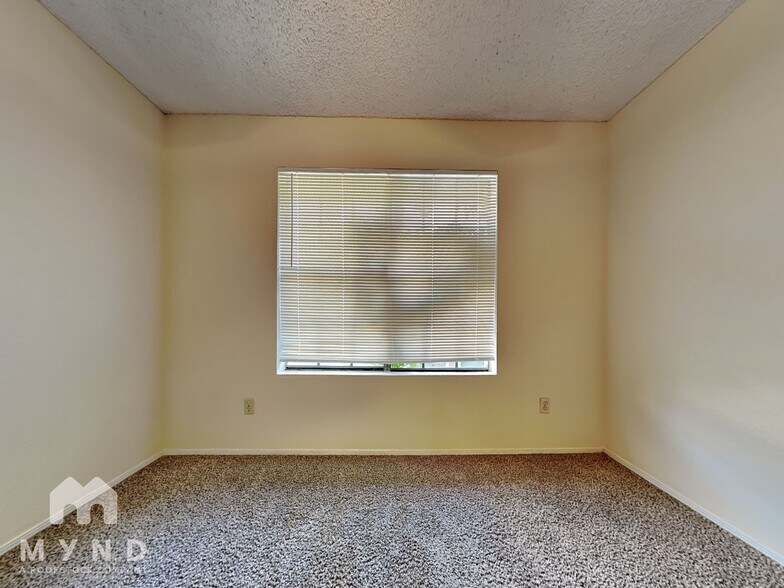 Building Photo - 2214 Creekside Ln