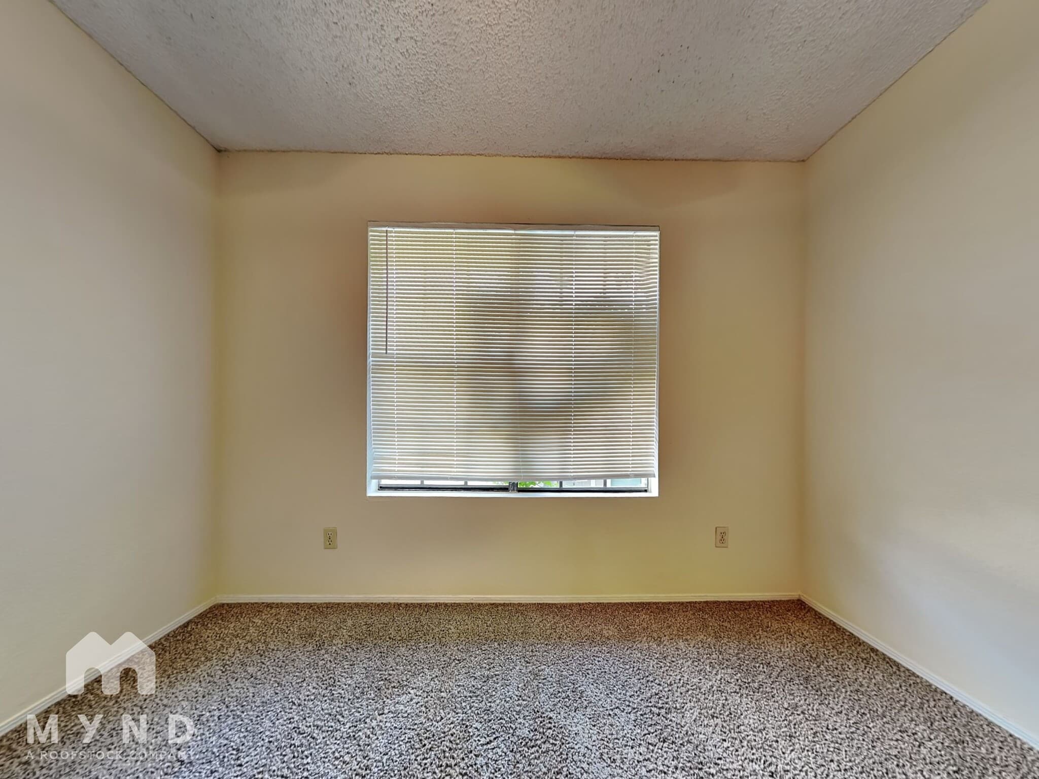 Building Photo - 2214 Creekside Ln