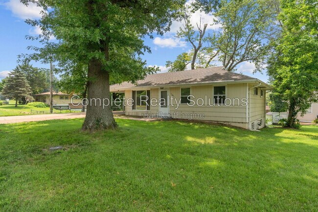 Building Photo - 5661 Bermuda Dr