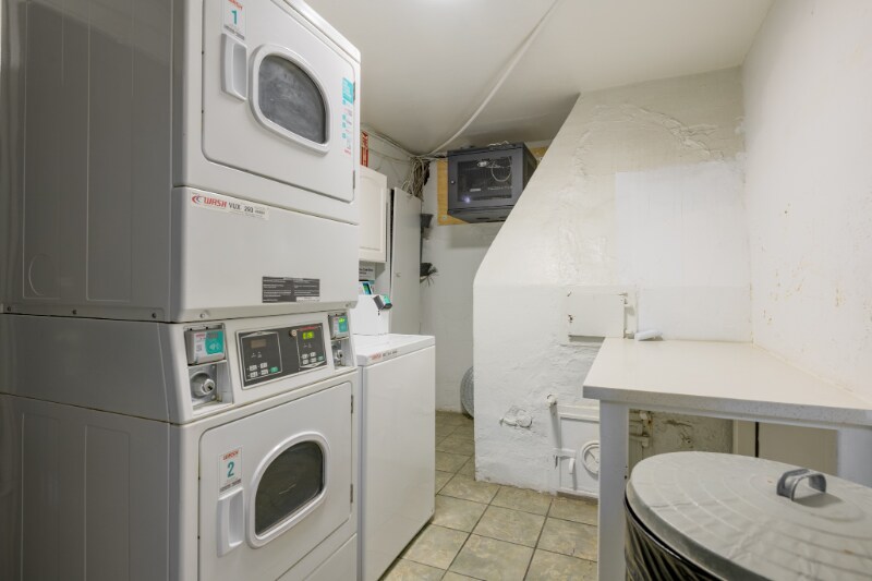 Building Photo - 1317 N Bronson Ave