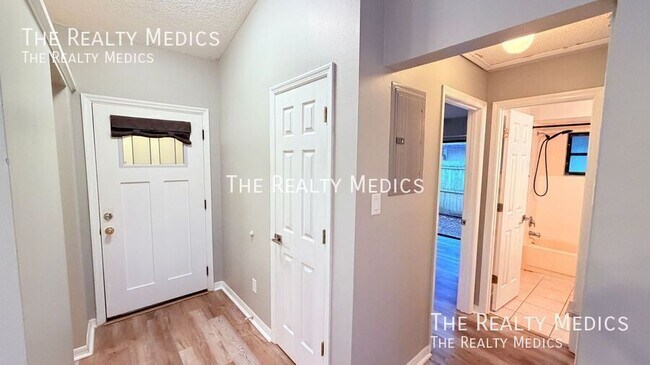 Building Photo - 7909 Richwood Dr