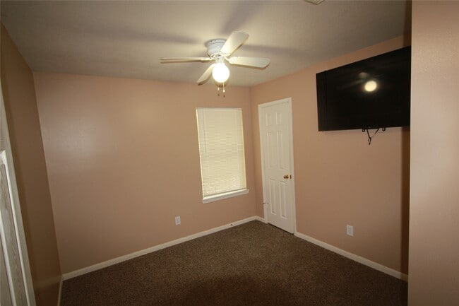 Building Photo - 6418 Mountain Pines Ln